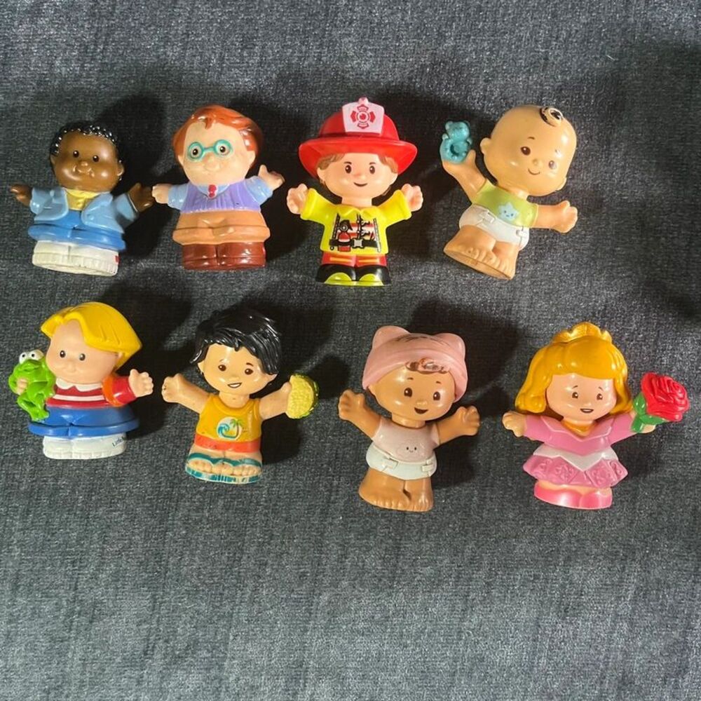 Lot of 8 Fisher-Price Little People figures